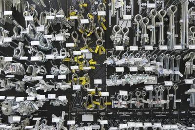 蘇佳裝飾(shi)五金(jin) 匠心制造(zao)，點亮(liang)品(pin)質(zhi)生活(huo)空(kong)間(jian)