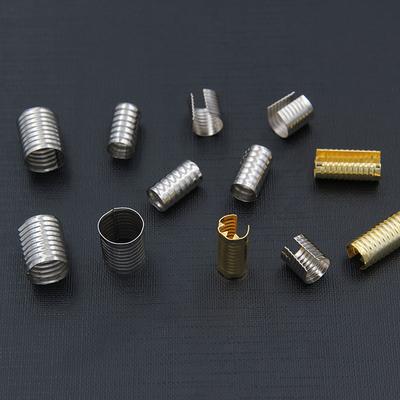 廠家直銷五金(jin)產(chan)品(pin) 鐵板扣、鐵線扣、扭扣、織(zhi)帶與拉(la)力(li)器(qi)現(xian)貨供(gong)應(ying)